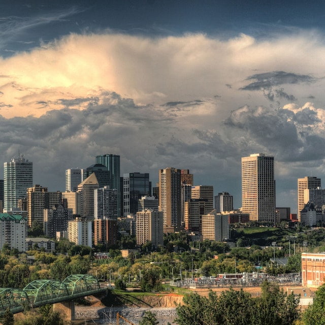 pros and cons of living in edmonton
